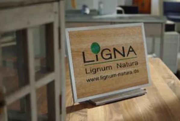 Bild: Lignum Natura verbessert Online-Shop für Massivholzmöbel