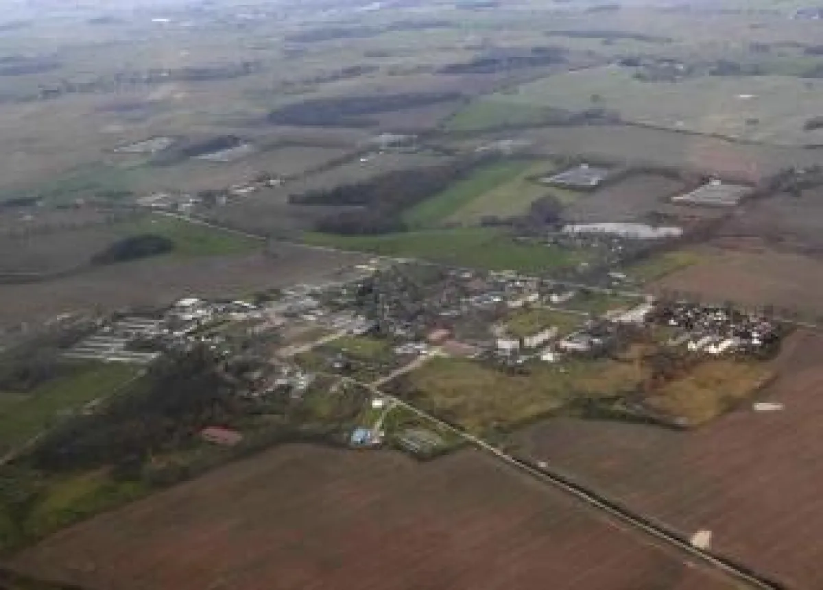 Auf dieser Luftaufnahme im Bereich nördlich von Schwerin sind sieben Massentierhaltungen erkennbar. © E. Wendt / AGfaN.e.V.