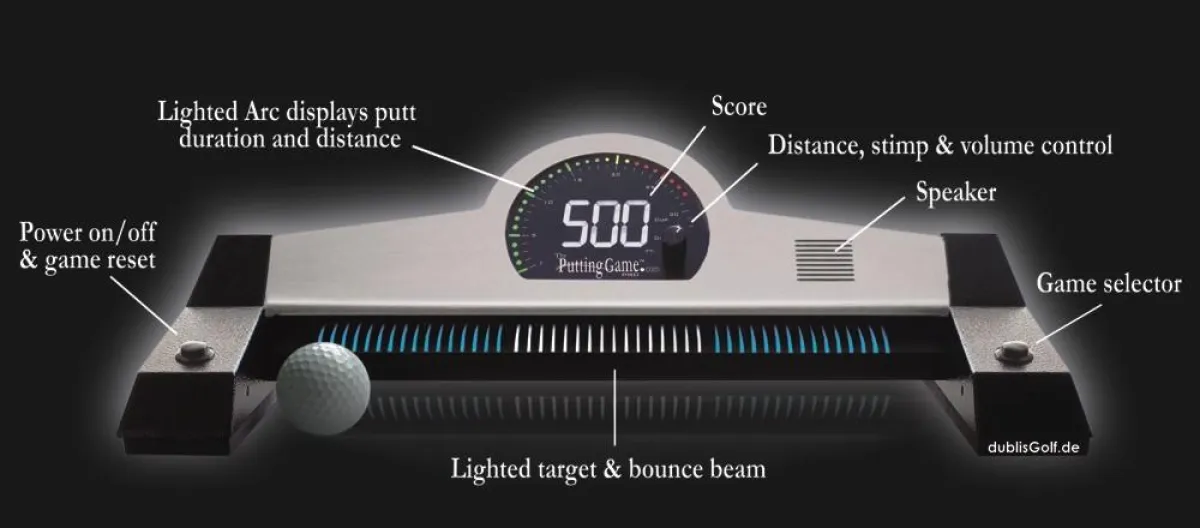 Foto© NE1 ©dublisGolf: Das Größenverhältnis von ThePuttingGame® zu einem Standard Golfball ist im Foto gut zu sehen