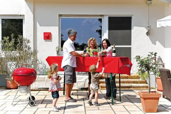 Bild: Idee für die Gartenparty: GAH-Alberts macht dem Biertisch lange Beine