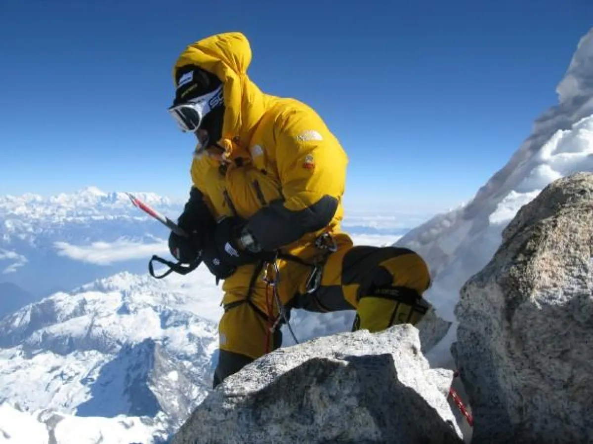 Simone Moro auf dem Gipfel des Makalu