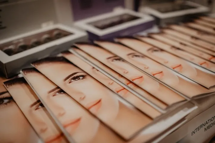 Mit Broschüren im B2B überzeugen Bild: Mit Broschüren im B2B überzeugen