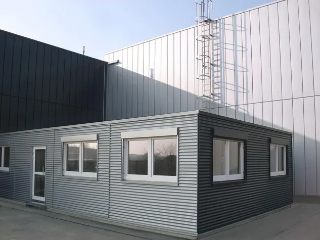 Bild: Heinkel Modulbau liefert dem Automotivezulieferer Meleghy neues Modulgebäude