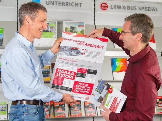 Bild: Sicher drüber: Verlag Heinrich Vogel und Deutsche Bahn starten bundesweite Aktion für Fahrschulen