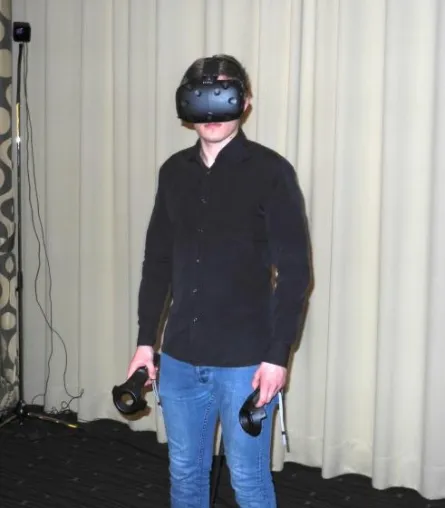 Bild: Händler erleben VIRTUAL REALITY auf dem SE PADERSOFT IT-Forum in Bad Lippspringe