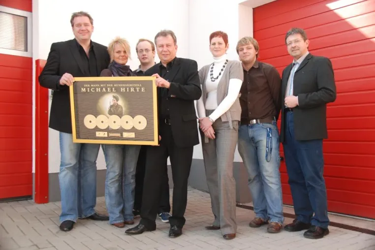 Michael Hirtes Erfolg beschert Depro Concert fünf goldene Schallplatten Bild: Michael Hirtes Erfolg beschert Depro Concert fünf goldene Schallplatten