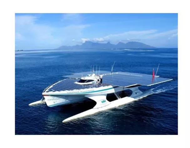 Bild: PlanetSolar befindet sich im Arabisch-Persischen Golf