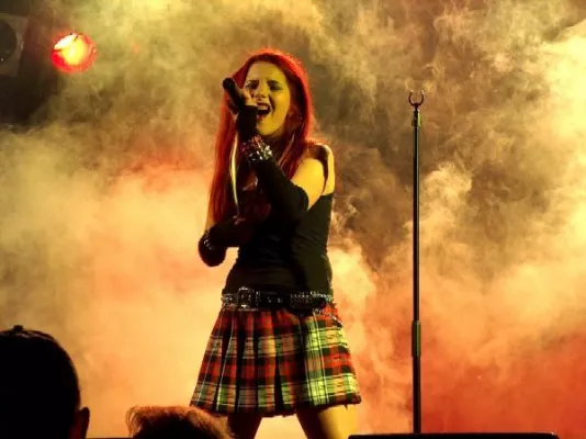 Bild: Cora Lee, Sängerin der Rockband CorleeMad, erhält Preis der Deutschen Popstiftung