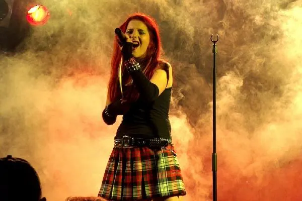 Cora Lee, Sängerin der Rockband CorleeMad, erhält Preis der Deutschen Popstiftung Bild: Cora Lee, Sängerin der Rockband CorleeMad, erhält Preis der Deutschen Popstiftung