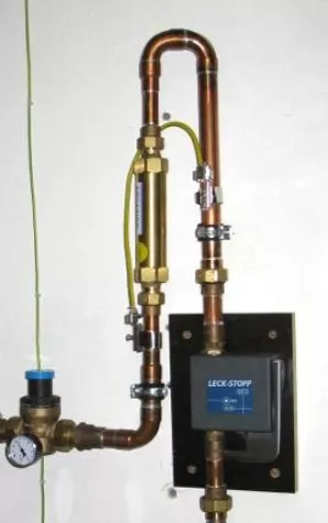 Chemiefreie Wasserbehandlung: Effizienter Schutz gegen Rohrinfarkt mit AQUABION und LECKSTOPP Bild: Chemiefreie Wasserbehandlung: Effizienter Schutz gegen Rohrinfarkt mit AQUABION und LECKSTOPP