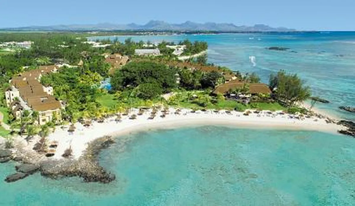 (c) Beachcomber Resorts & Hotels