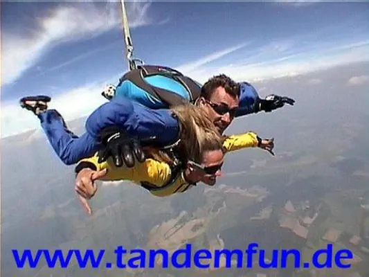 Bild: Fallschirmspringen in Zell am See-Kaprun aus 4000m