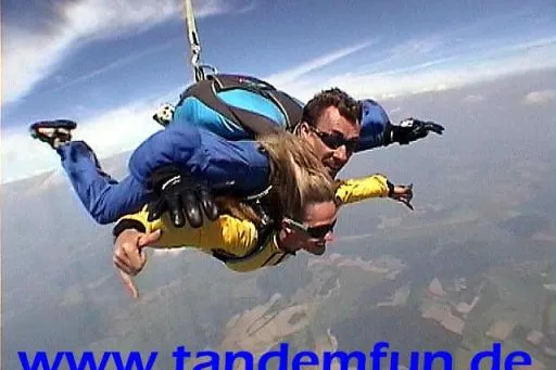 Fallschirmspringen in Zell am See-Kaprun aus 4000m Bild: Fallschirmspringen in Zell am See-Kaprun aus 4000m