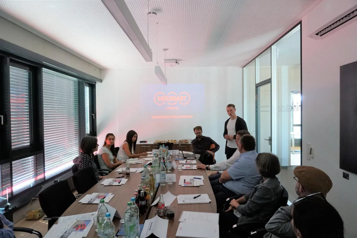 Fabian Schötz von REICHHART stellte das Unternehmen im Rahmen des Ökoprofit-Workshops vor.