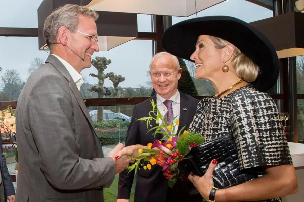 Bild: Königin Máxima gratuliert Eosta zur Unternehmensauszeichnung