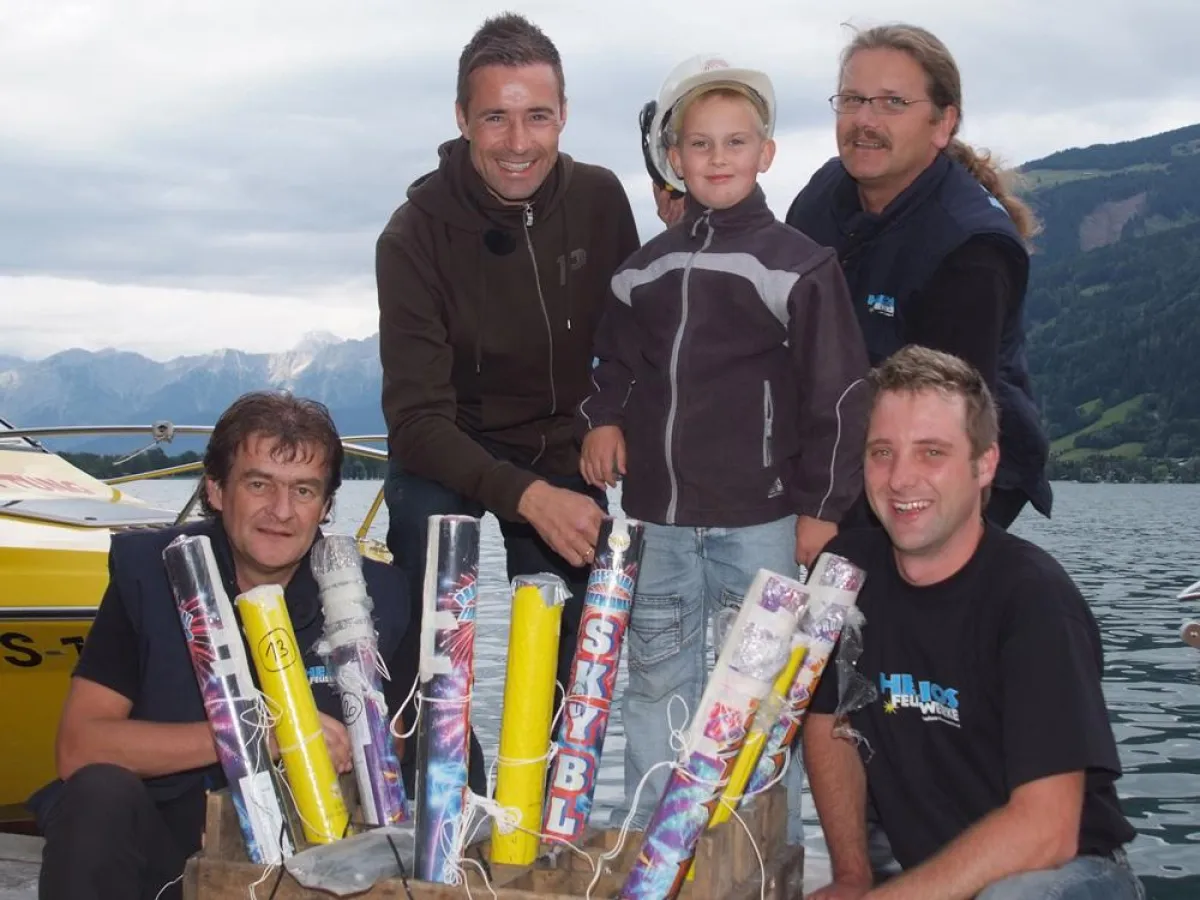 Zusammen mit erfahrenen Pyrotechnikern durfte Max sein eigenes Feuerwerk kreieren