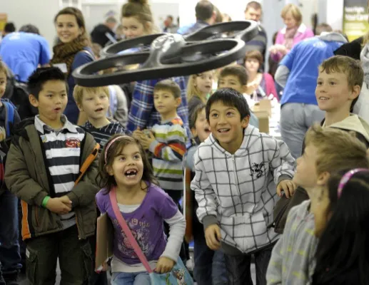 Bild: Spielen, basteln, forschen: Die Mitmachmessen SPIELWIES’N und FORSCHA laden ein