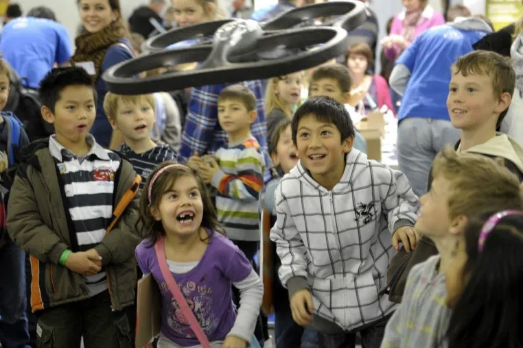 Spielen, basteln, forschen: Die Mitmachmessen SPIELWIES’N und FORSCHA laden ein Bild: Spielen, basteln, forschen: Die Mitmachmessen SPIELWIES’N und FORSCHA laden ein
