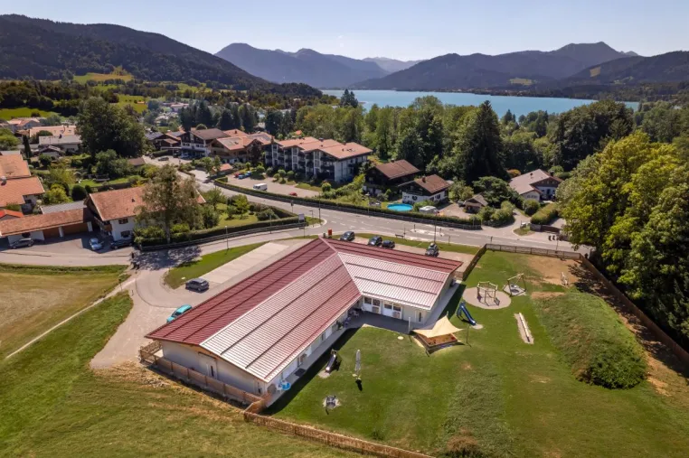 Bild: ELA Container realisiert moderne Kindertagesstätte am Tegernsee