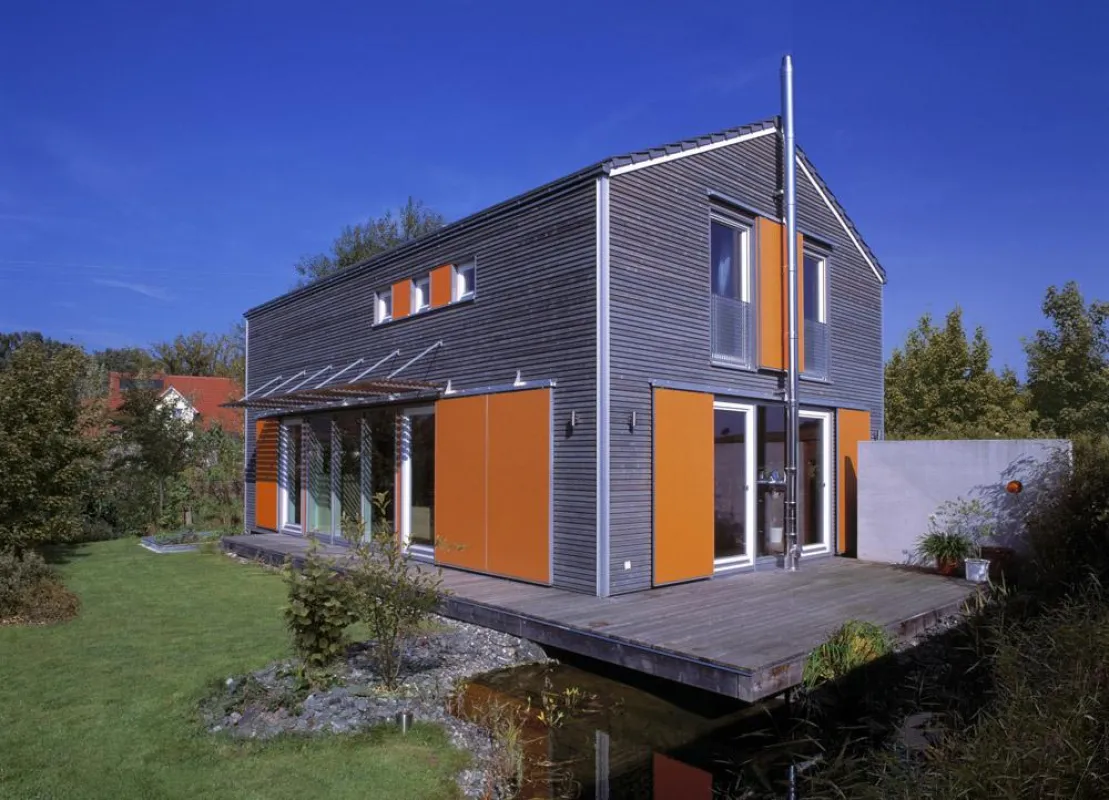 Der Traum vom Eigenheim führt über den Notar ? und der fungiert bei jedem Immobilienkauf als Mittler zwischen den Parteien. Foto: baufritz