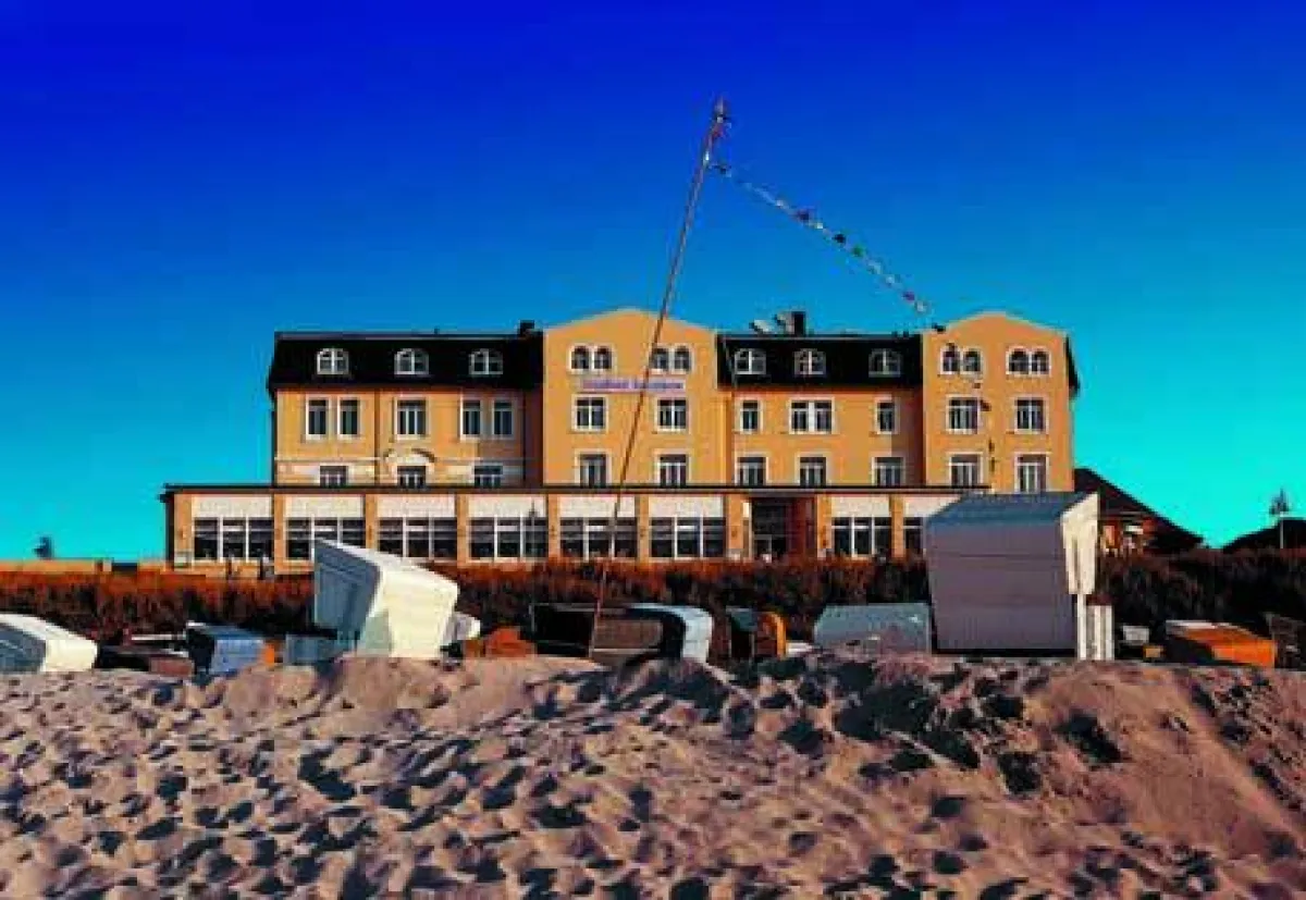 Die Upstalsboom-Gruppe (im Bild das Strandhotel Gerken auf Wangerooge) arbeitet unternehmensübergreifend an der Entwicklung einer nachhaltigen touristischen Zukunftsstrategie.