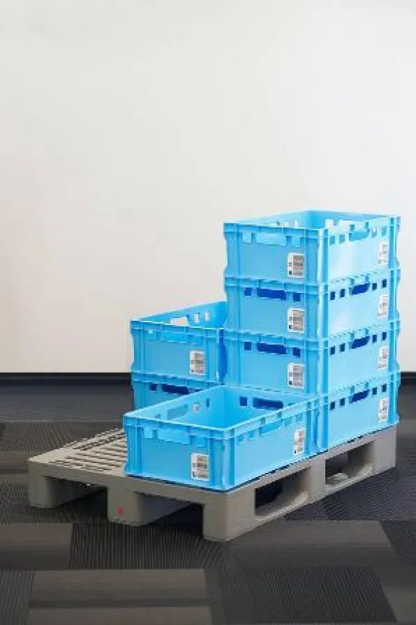 Der E-Fleischbehälter wird schon bald hellblau aussehen und ein Label mit Seriennummer tragen.