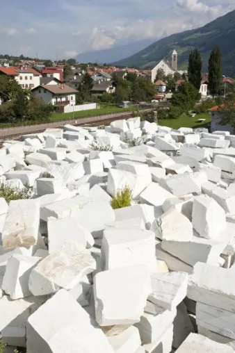 Vom Vinschgau zum Ground Zero: Die Reise des Marmors Bild: Vom Vinschgau zum Ground Zero: Die Reise des Marmors