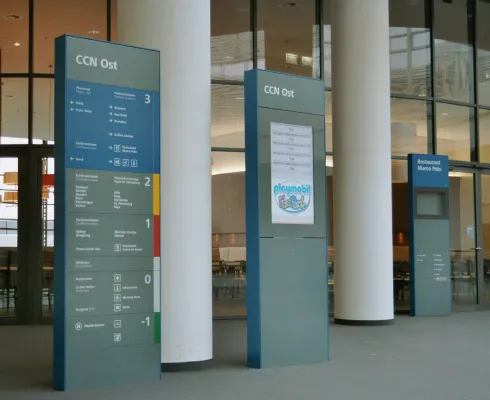 Bild: CongressCenter Nürnberg Ost: Siemens Building Technologies Nordbayern und die Nürnberg Messe GmbH setzen auf ict Besucherinformations- und Leitsystem für ein Kongresszentrum der Superlative