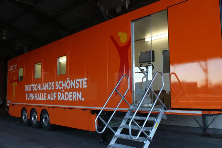 Bild: Turnhalle auf Rädern