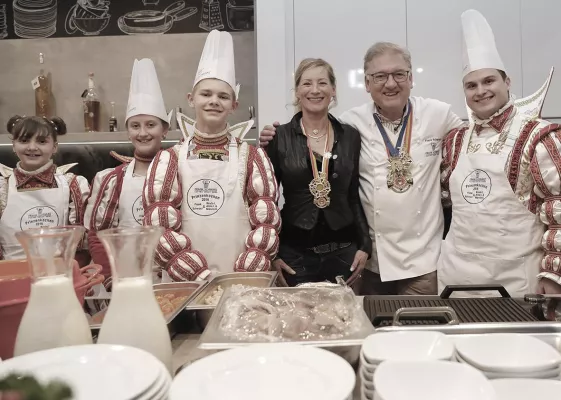 Bild: Seit 1996 lädt die FSGG zum „Prinzenkochen“ ein – Tollitäten gaben sich auf dem Großmarkt die närrische Ehre