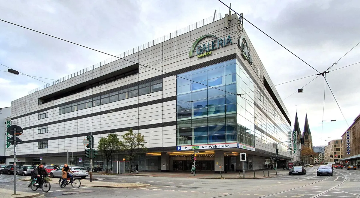 Düsseldorf: Die geschlossene Kaufhof-Filiale am Wehrhahn - Copyright: Aengevelt Immobilien.