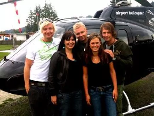 Bild: Rockstars von Sunrise Avenue heben mit Helikopterflug.ch ab