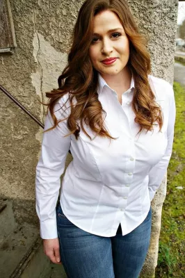 ‚Busenfreundliches‘ Label trifft den Nerv der Kundinnen: Weiße Blusen sofort ausverkauft Bild: ‚Busenfreundliches‘ Label trifft den Nerv der Kundinnen: Weiße Blusen sofort ausverkauft