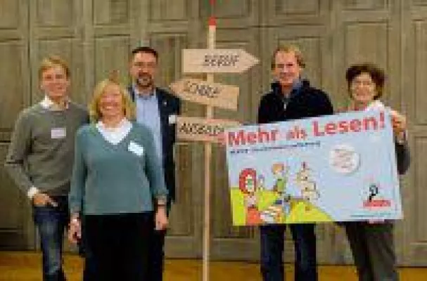 Bild: Markus Wasmeier unterstützt Kampagne für mehr Leselernhelfer in  Bayern