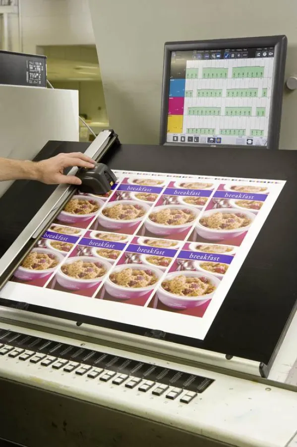 X-Rite Easytrax - halbautomatisches Farbscansystem für Druckmaschinen bis zum 3B Format