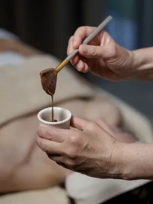 Bild: Schön wie Sisi: Schoko-Facial mit "Sisis Finest" Kollagenschokolade