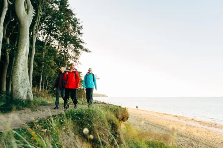 Bild: Thalasso-Kurwege in Warnemünde laden zum gesunden Wandern ein