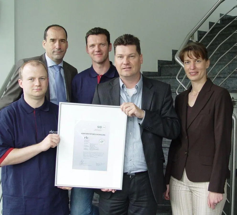Christian Gabrecht, Jens Fischer, Stefan Gallien, Frank Eppers (alle Colorpack) und Beatrix Genest (SID) bei der Urkundenübergabe