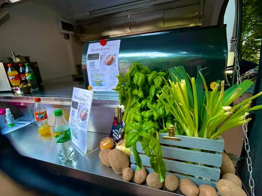 Bild: Lebensfreude, Wein und leckere Speisen auf dem  Frechener Schlemmer- & Abend-Markt am 07.07.2021