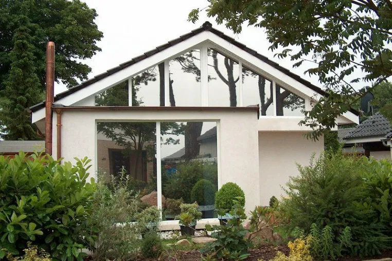 Beschattung am Wintergarten mit Sonnenschutzfolie – Effektiver Sonnenschutz ohne lästige Bedienung Bild: Beschattung am Wintergarten mit Sonnenschutzfolie – Effektiver Sonnenschutz ohne lästige Bedienung