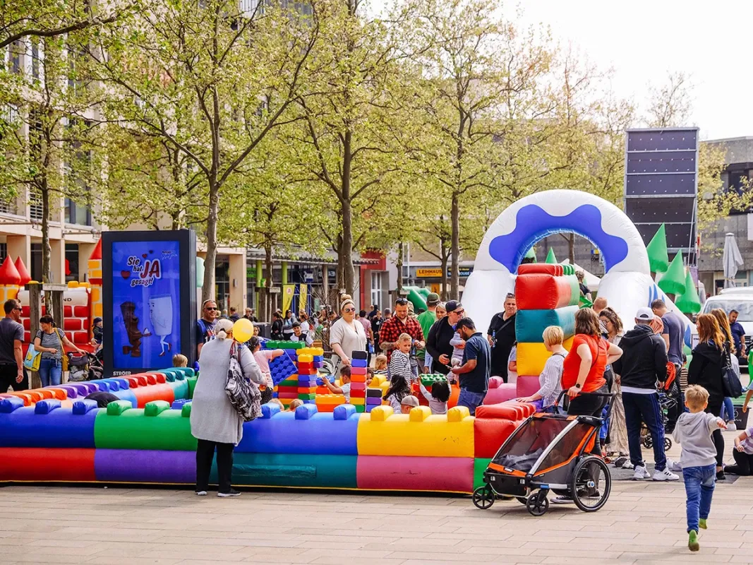 Kunterbunter Kindersamstag in der Wolfsburger Innenstadt (© WMG Wolfsburg, Foto: Janina Snatzke)