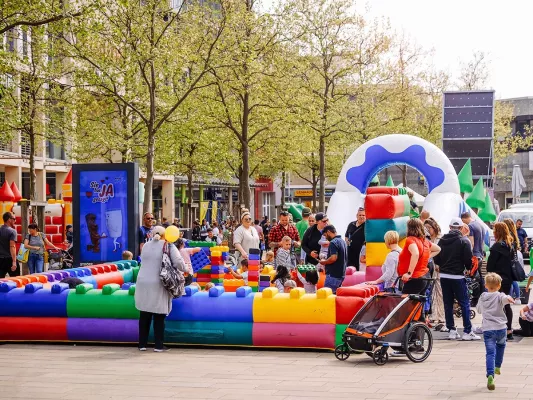 Bild: Kunterbunter Kindersamstag 2025 in der Wolfsburger Innenstadt