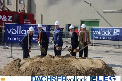 Bild: Erster Spatenstich für ‚Dachser Warehouse’ im Heerdter Hafen – 15 neue Arbeitsplätze sollen in 2007 entstehen
