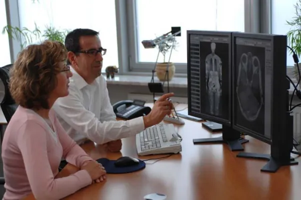 Bild: Die Radiologie Ottobrunn bietet schmerzfreie Untersuchung zur Darmkrebsfrüherkennung mit virtueller Coloskopie