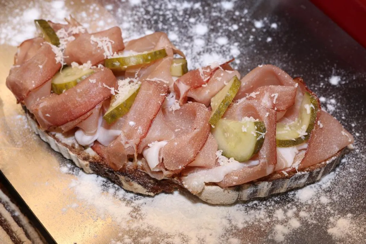 Zum Tag des Butterbrotes gibt es die Spreewälder Schinkenbrot Stulle in der BROTZEIT.