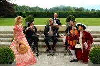 Heitere Mozart-Stimmung in Güstrow: das "Zauberflöten Quartett" gastiert am 29.10. im Ernst-Barlach-Theater Bild: Heitere Mozart-Stimmung in Güstrow: das "Zauberflöten Quartett" gastiert am 29.10. im Ernst-Barlach-Theater