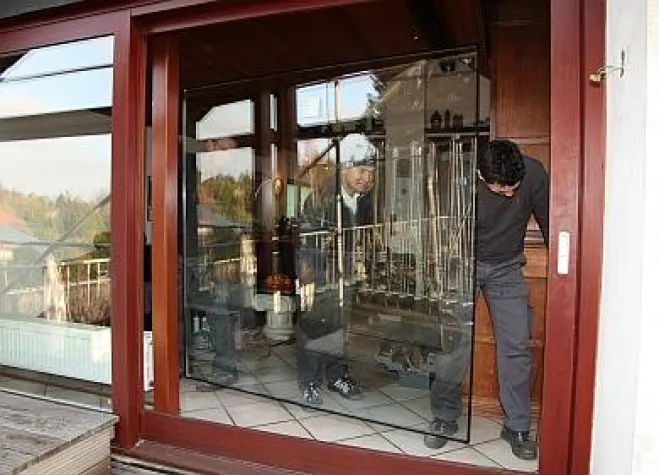 Bild: Neues Glas im alten Rahmen