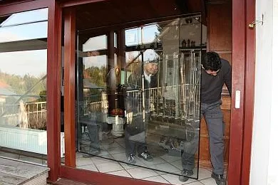 Bild: Neues Glas im alten Rahmen