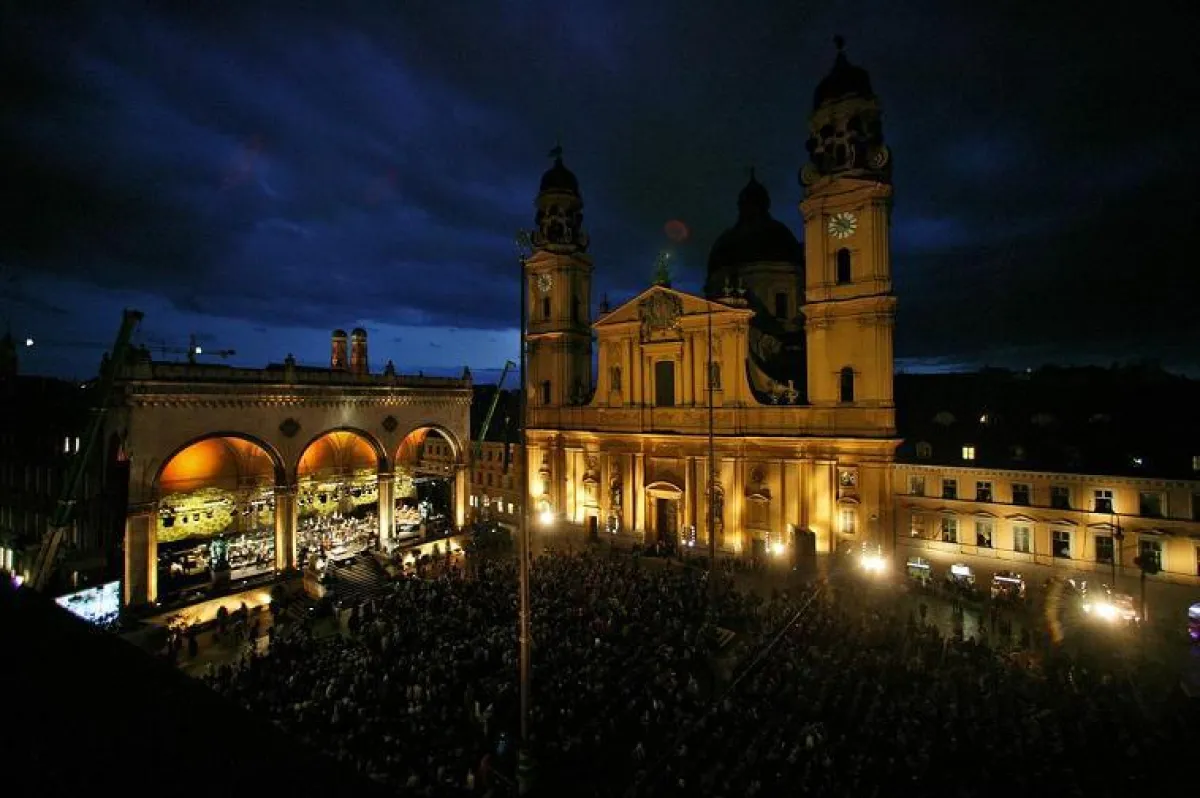 Atmosphäre am Odeonsplatz; Abdruck für Pressezwecke honorarfrei bei Nennung des Fotohinweises: Foto-Michael Heeg