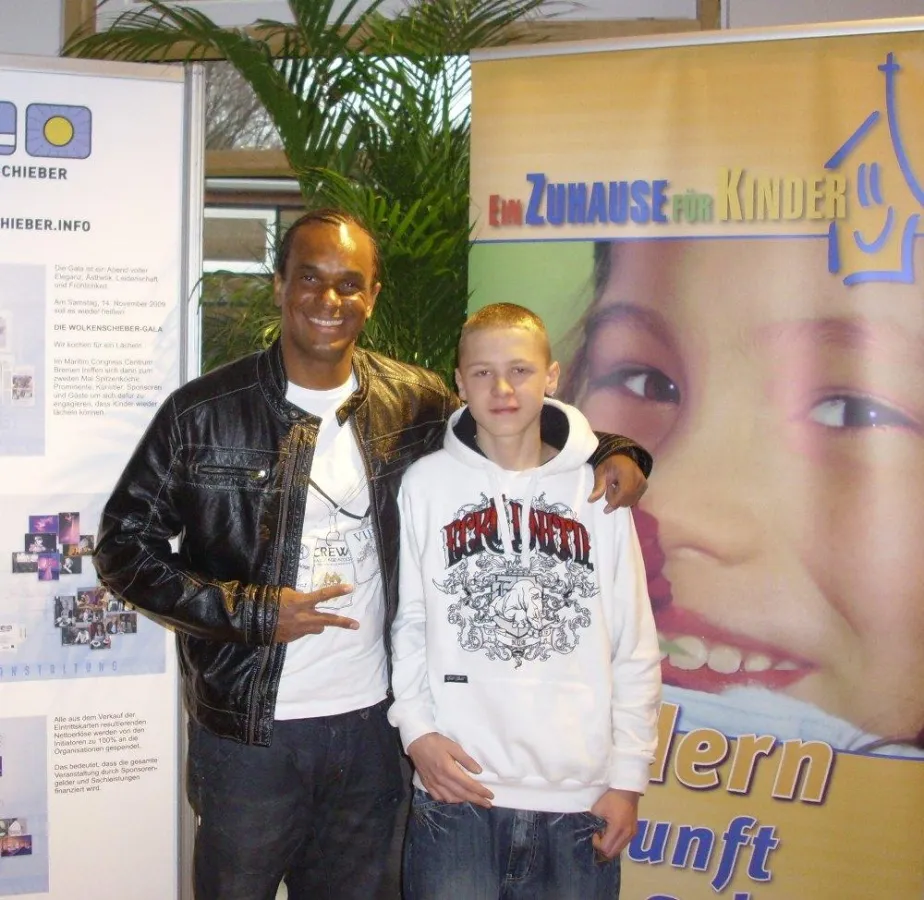 2SCHNEIDIG und ein Jugendlicher aus dem 